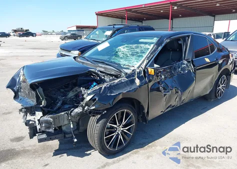 2021 Toyota Camry Se z USA, uszkodzony, nr VIN 4T1G11AKXMU419422